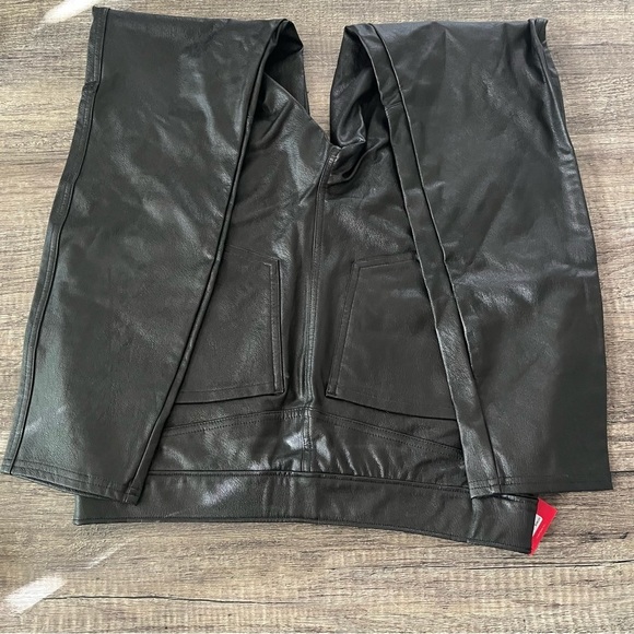 Spanx Leather Like Skinny, Reg Size L NWT - Picture 3 of 14